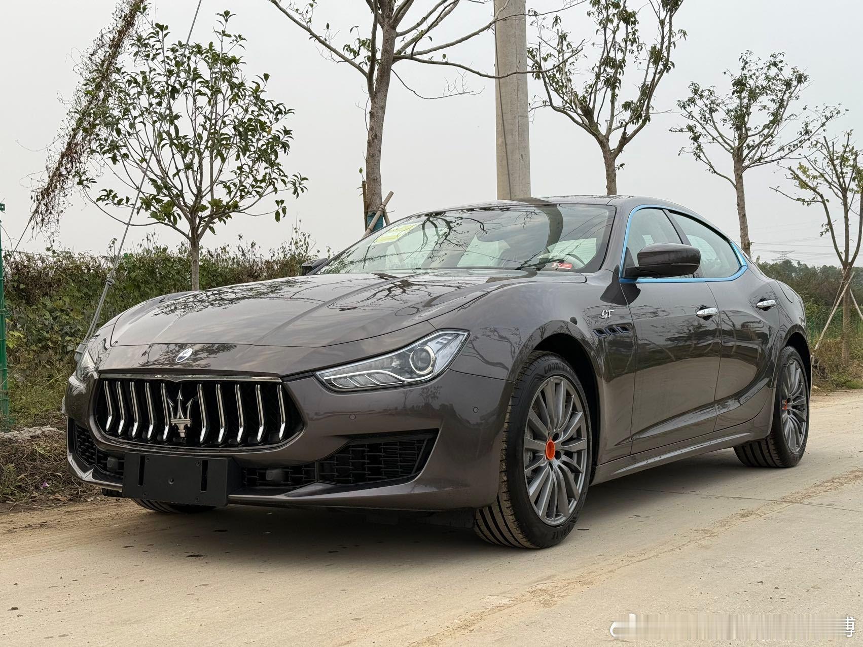 玛莎拉蒂吉博力，出口嘎嘎合适，国内结算价不到50w，喜欢您来 2023款 玛莎拉