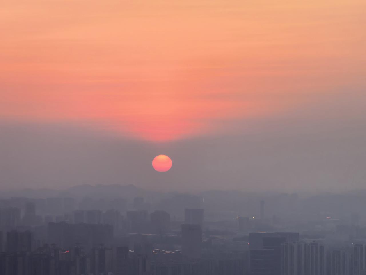 周末热点
1、AI产业链继续发酵，中际旭创市值超过茅台，市场审美从“消费核心资产