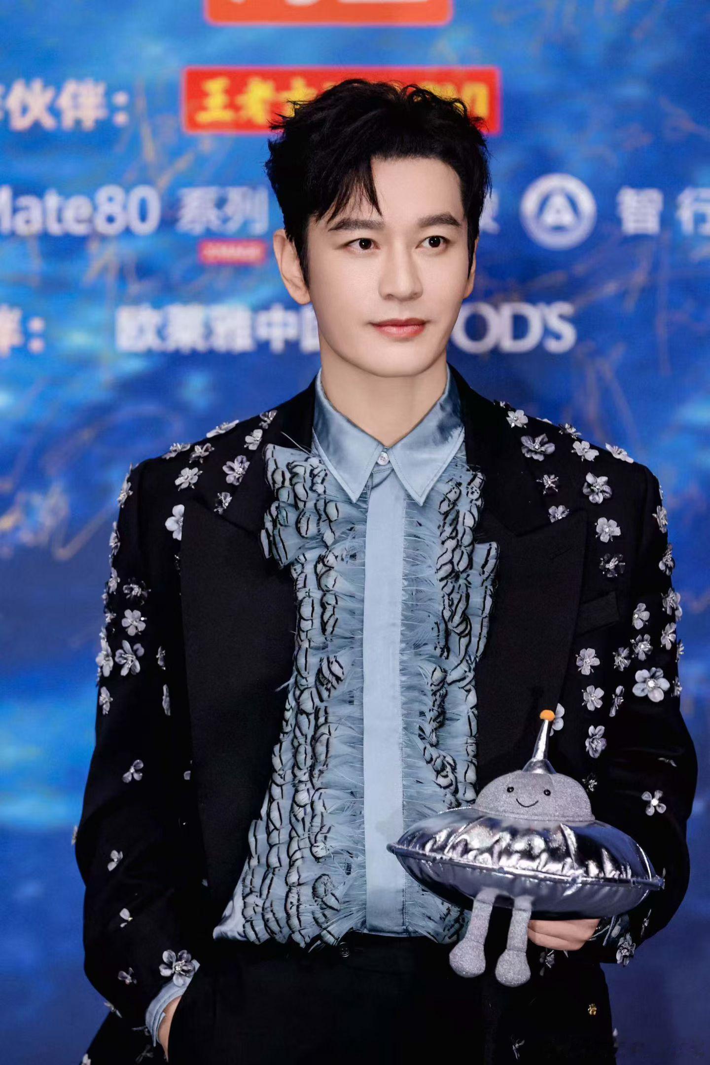 ☆ 黄晓明 2025微博之夜 ☆             🎬  时 代 影 人