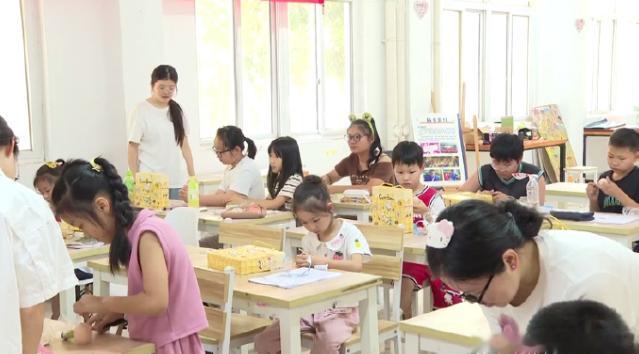 临海企业连续十年开办职工子女爱心暑托班针对暑期双职工子女看护痛点，拓卡奔马机电科