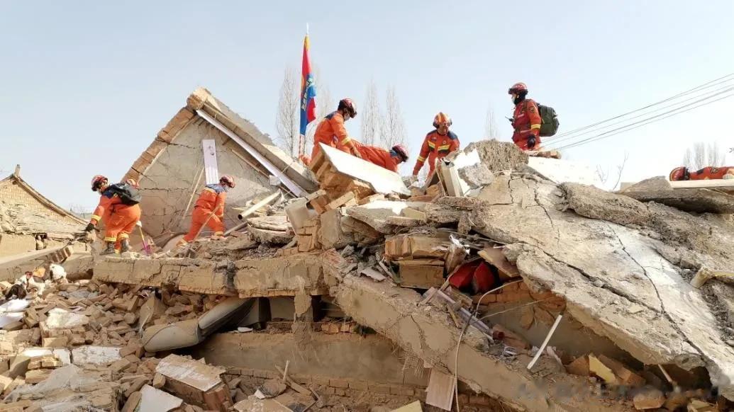 向甘肃地震捐款捐物的社会各界
字节跳动：（2000万元)
度小满：（2000万元