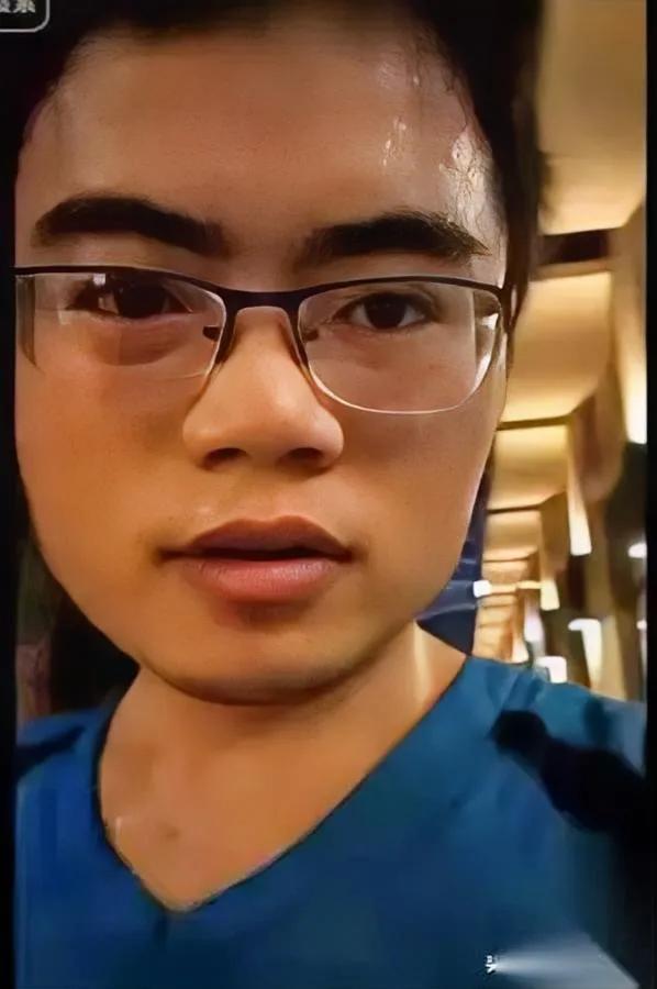 赢了官司，人没了

账号说弃就弃

我才懂李雷为啥甘心认怂

之前只当他是扛不住