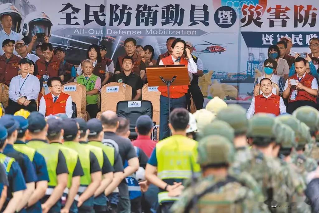 民进党也好，国民党也罢，没有一个省心的统统拿下，一个中国一个政策才是好办法，和统