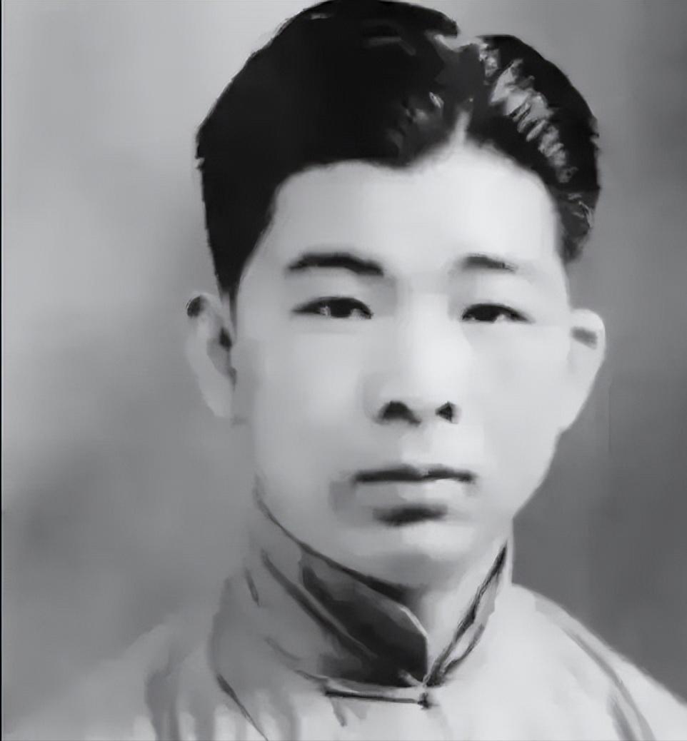 1940年，熟睡中的冯运修，突然感觉不对劲，好像是日军包围他家了。他从枕头下摸出