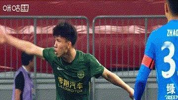 0比4，一场彻头彻尾的惨败。
但对国青小将王钰栋来说，最让他崩溃的，不是这个比分