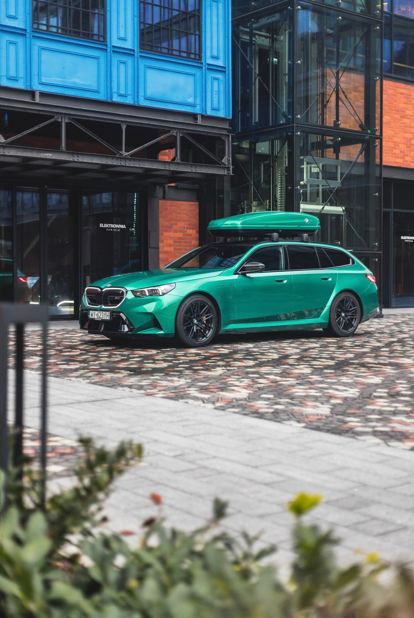 BMW M5 Touring 宝马宝马m5 这台背书包的绿色宝马M5是不是非常帅