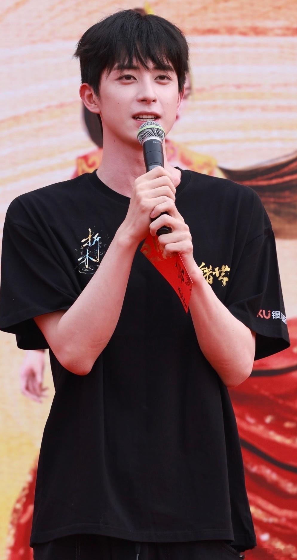 敖瑞鹏错世录开机照敖瑞鹏张淼怡新剧开机路透今日份敖瑞鹏张淼怡新剧开机