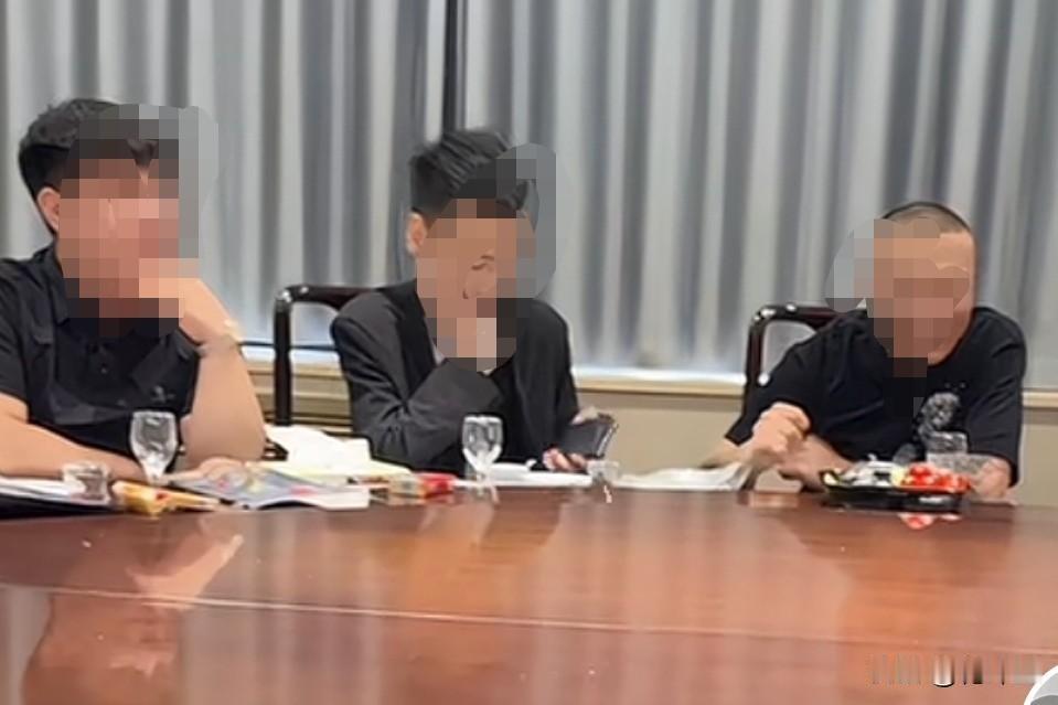 他们相会了？同城主播，平时打pk真的是互相折磨，谁也瞧不起谁，赢者恨不得弄死输者