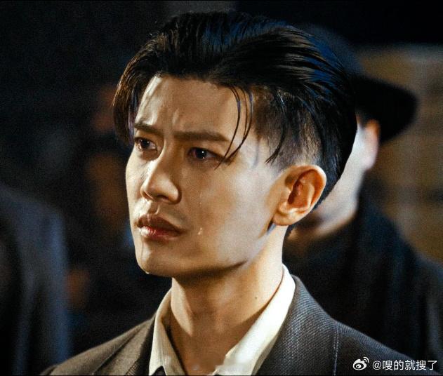 任嘉伦统一我家三代审美任嘉伦统一我家三代审美！民国扮相戳中爷爷奶奶，金融学识合爸