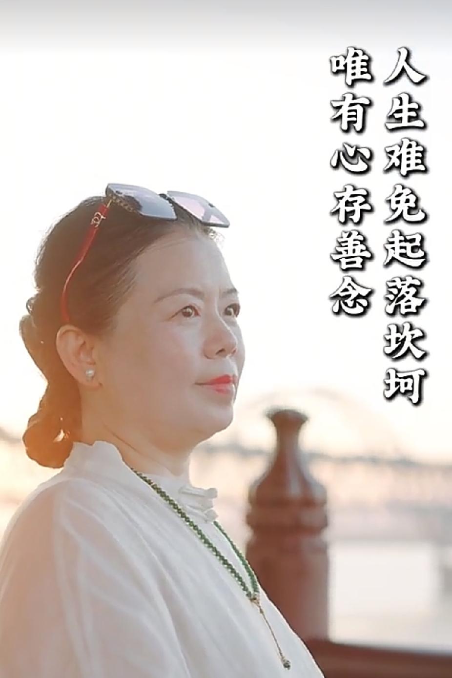 柴桑大姐直播最新信息！又把自己的老底抖露出来了。

柴桑大姐今天直播时说：有人要