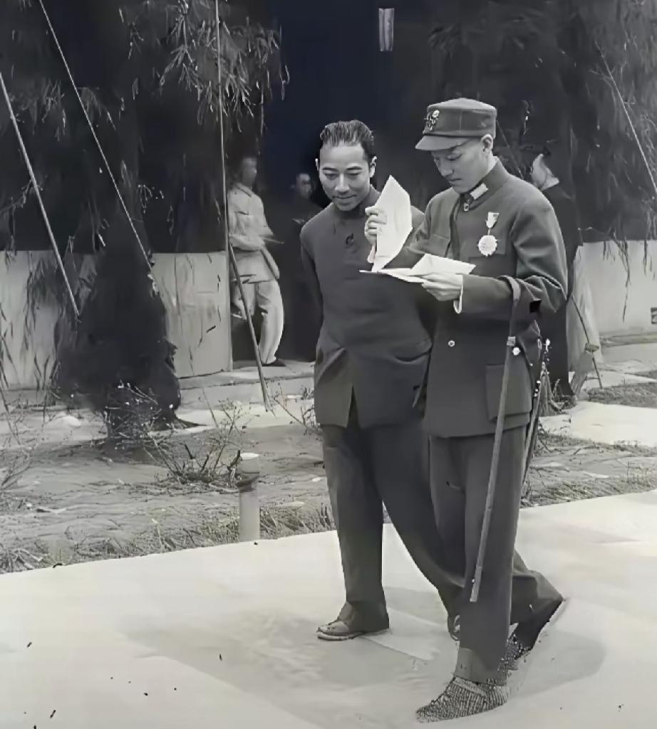 戴笠为手下求情不成，以辞职威胁蒋介石，却结结实实的挨了一嘴巴。
张超是戴笠在福建