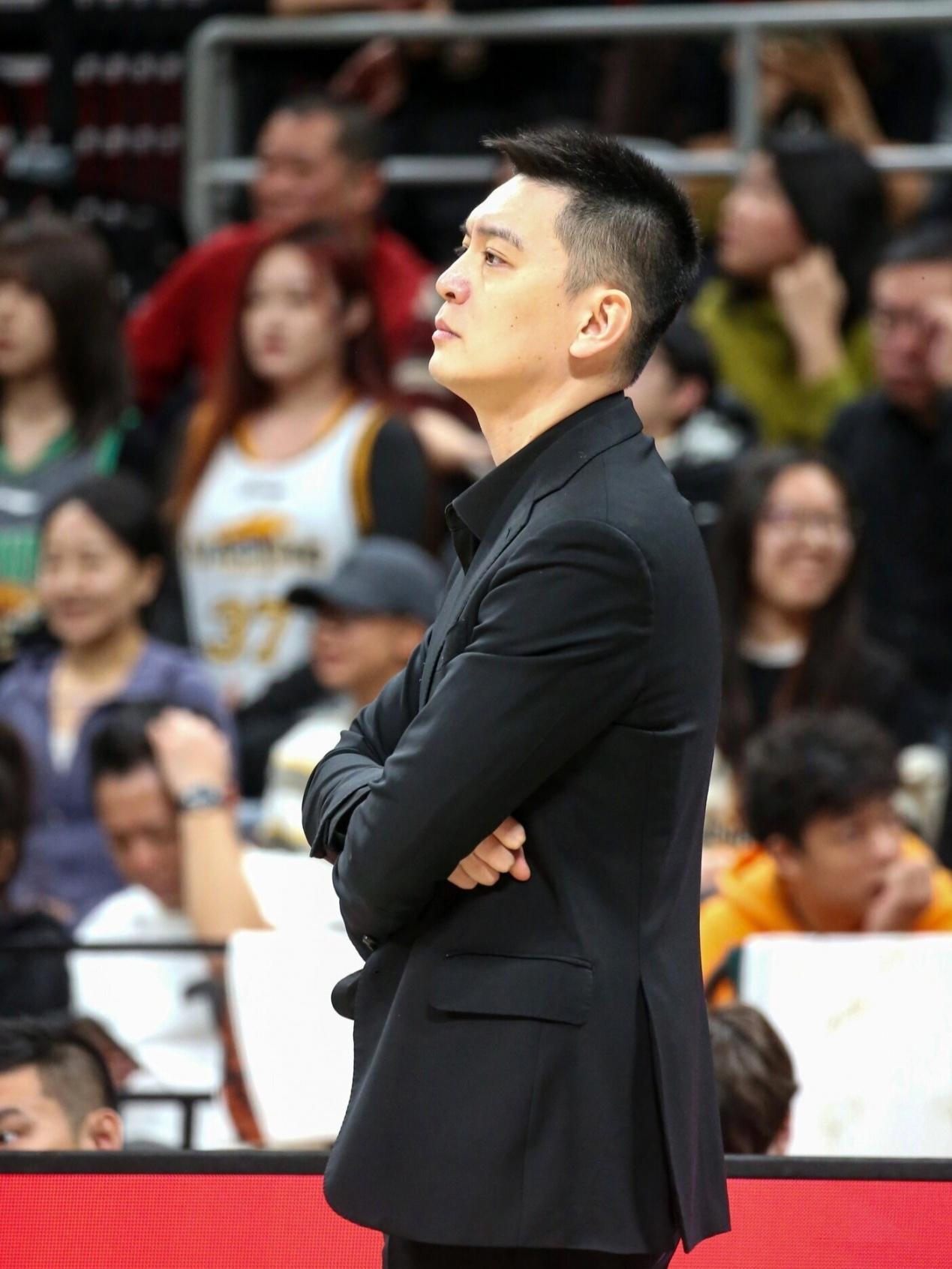 帅小伙杨鸣黔驴技穷辽宁主场87:83遗憾惜败深圳！
王朝崩塌一落千丈！目前辽宁主