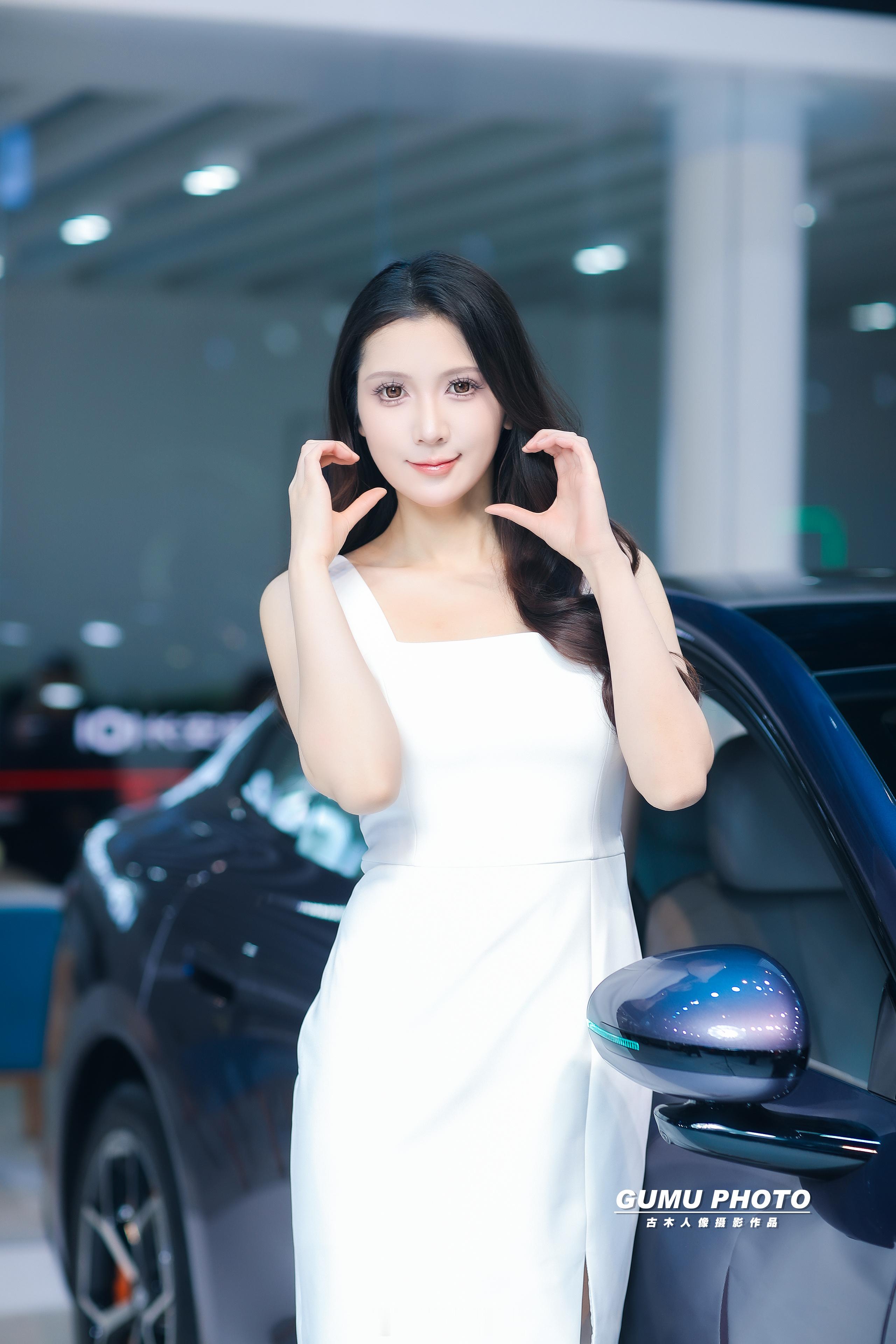 2025重庆汽车消费节长安启源展台模特小姐姐 2025重庆汽车消费节      