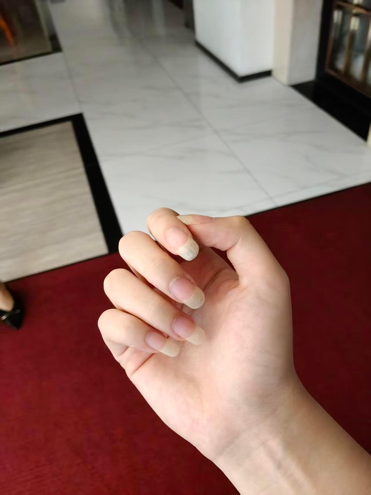 为了我的指甲，我甚至想过不工作 ​​​