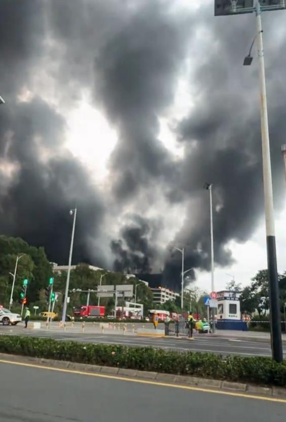 比亚迪坪山工厂起火的消息，差点吓一跳。 还好还好，虚惊一场！火势也已经彻底扑灭