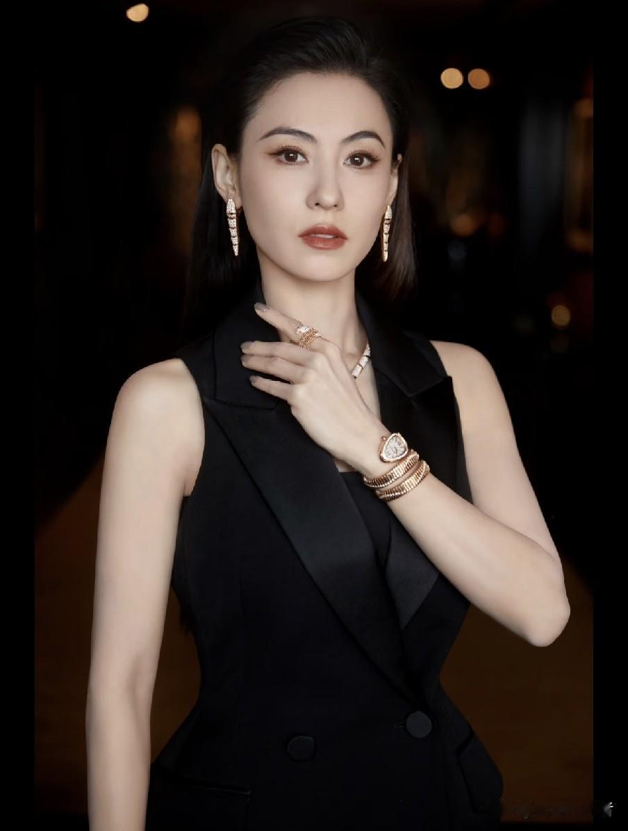 我有强烈预感
张柏芝不会再结婚了！
不是心里还惦记谢霆锋，也不是她想一个人过一辈