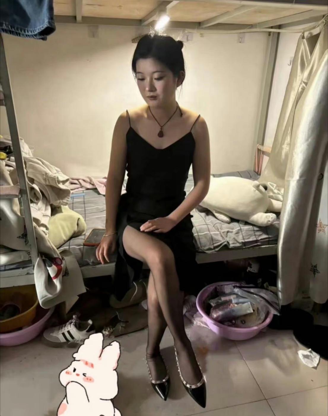 深圳周末，某电子厂的女工宿舍。