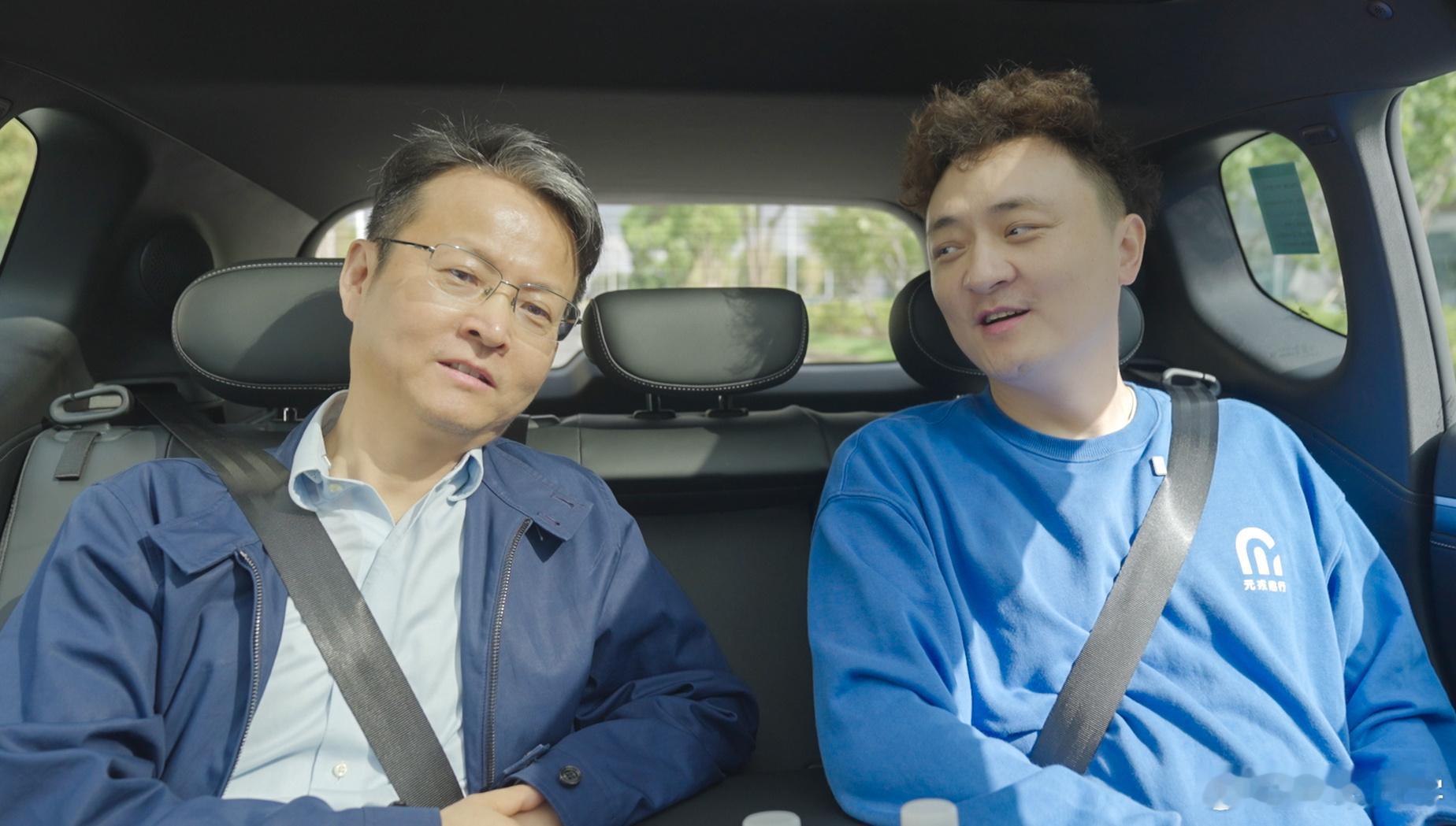 今晚 smart 精灵 5 号发布会上，元戎启行 CEO 周光和 smart 全