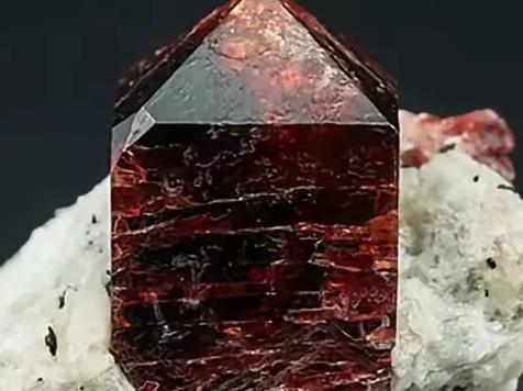 终于搞清楚中国军工为何能迅猛崛起了，并不是技术突然逆天，也不是烧钱砸出奇迹，而是