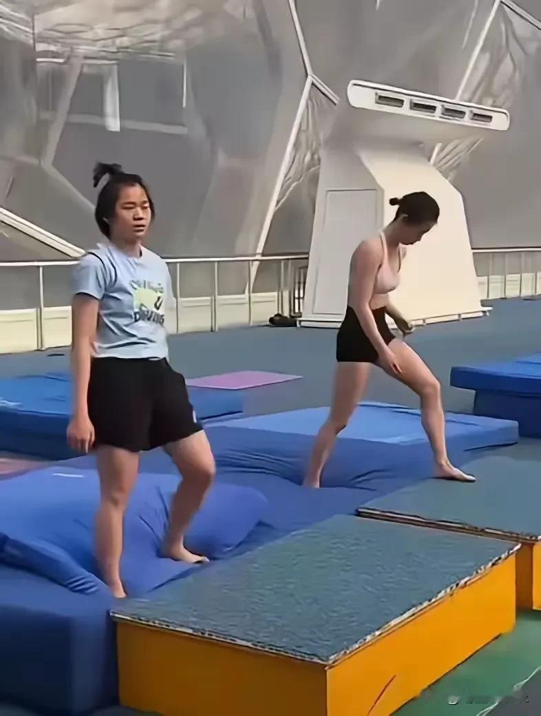 全红婵，太难了！
天赋一流、技术一流、心态一流……
唯独被拦在了“发育关”这个难