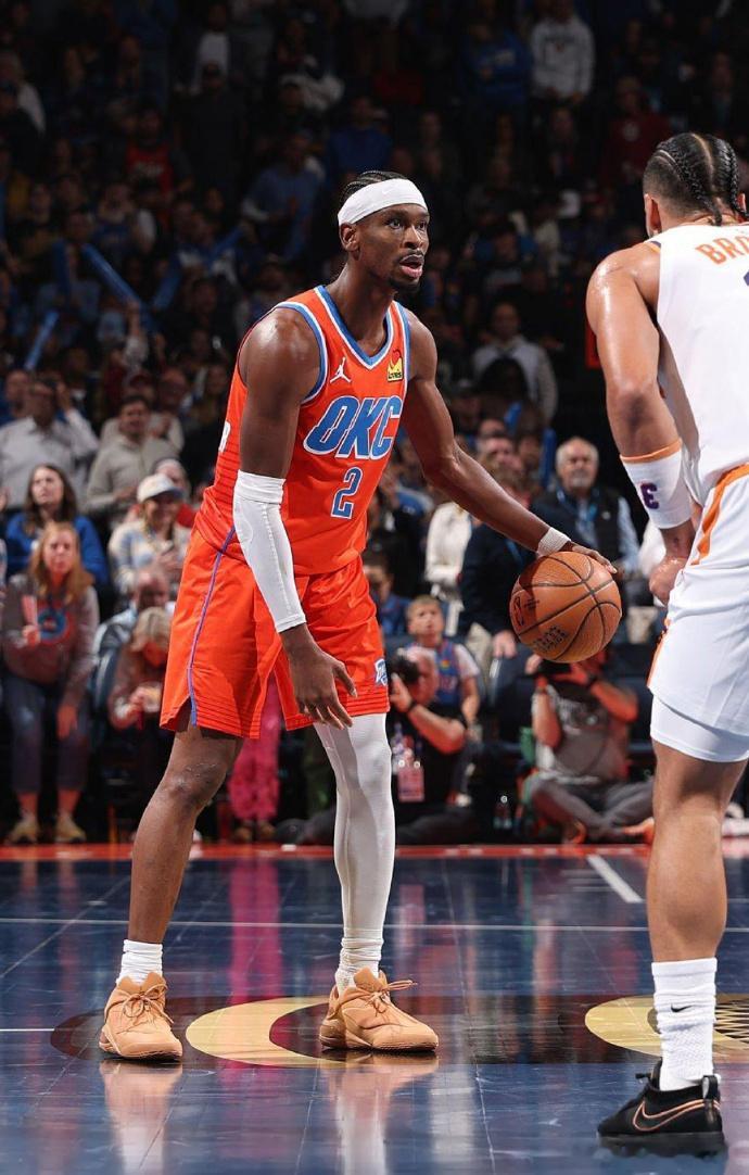 亚历山大提前打卡下班的神   雷霆断档式领先NBA    又又三节打卡下班！亚历