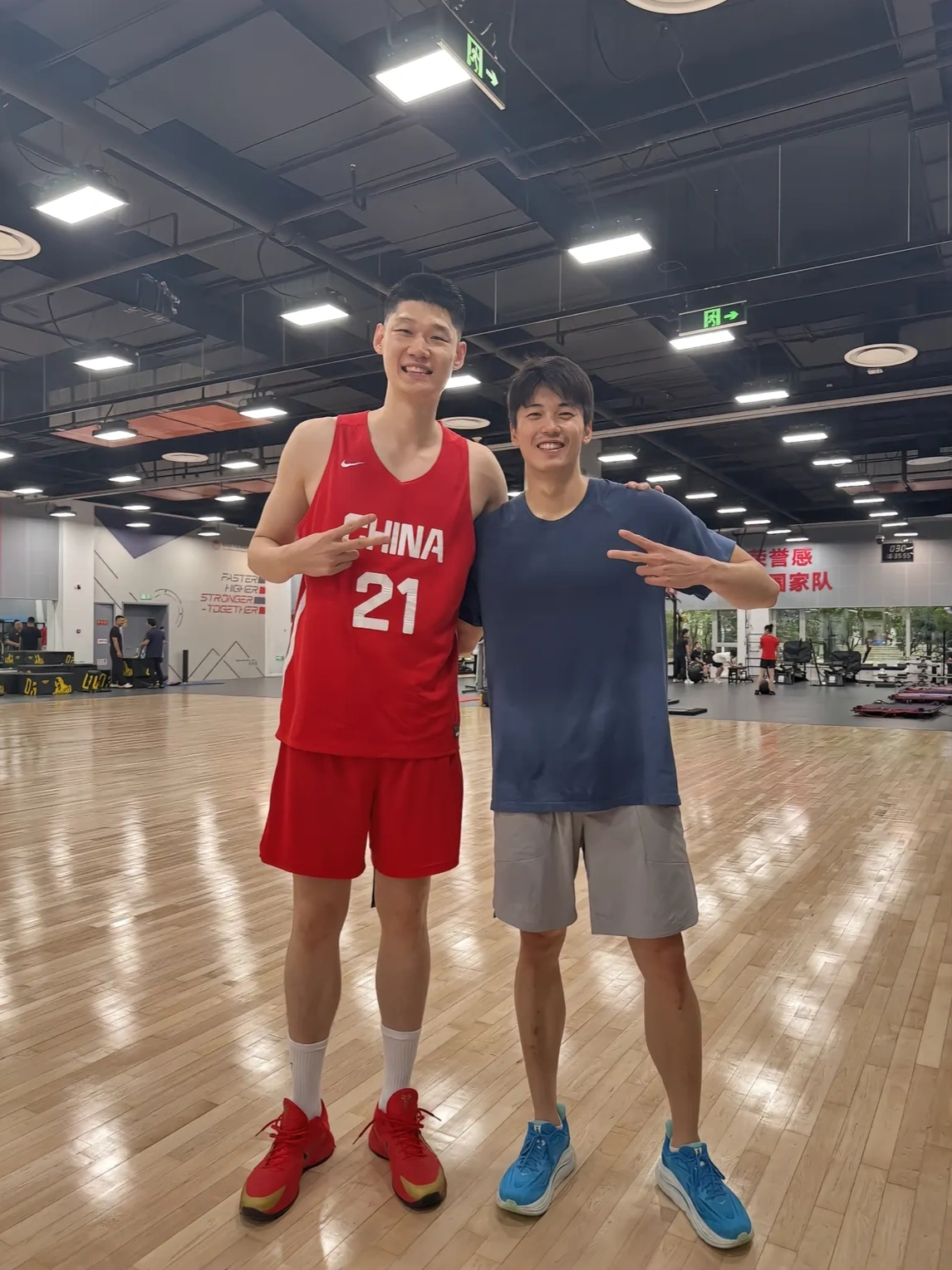 SWim进行时   『9729』20260125 朱指导退休谢师宴合照&旧照掉落