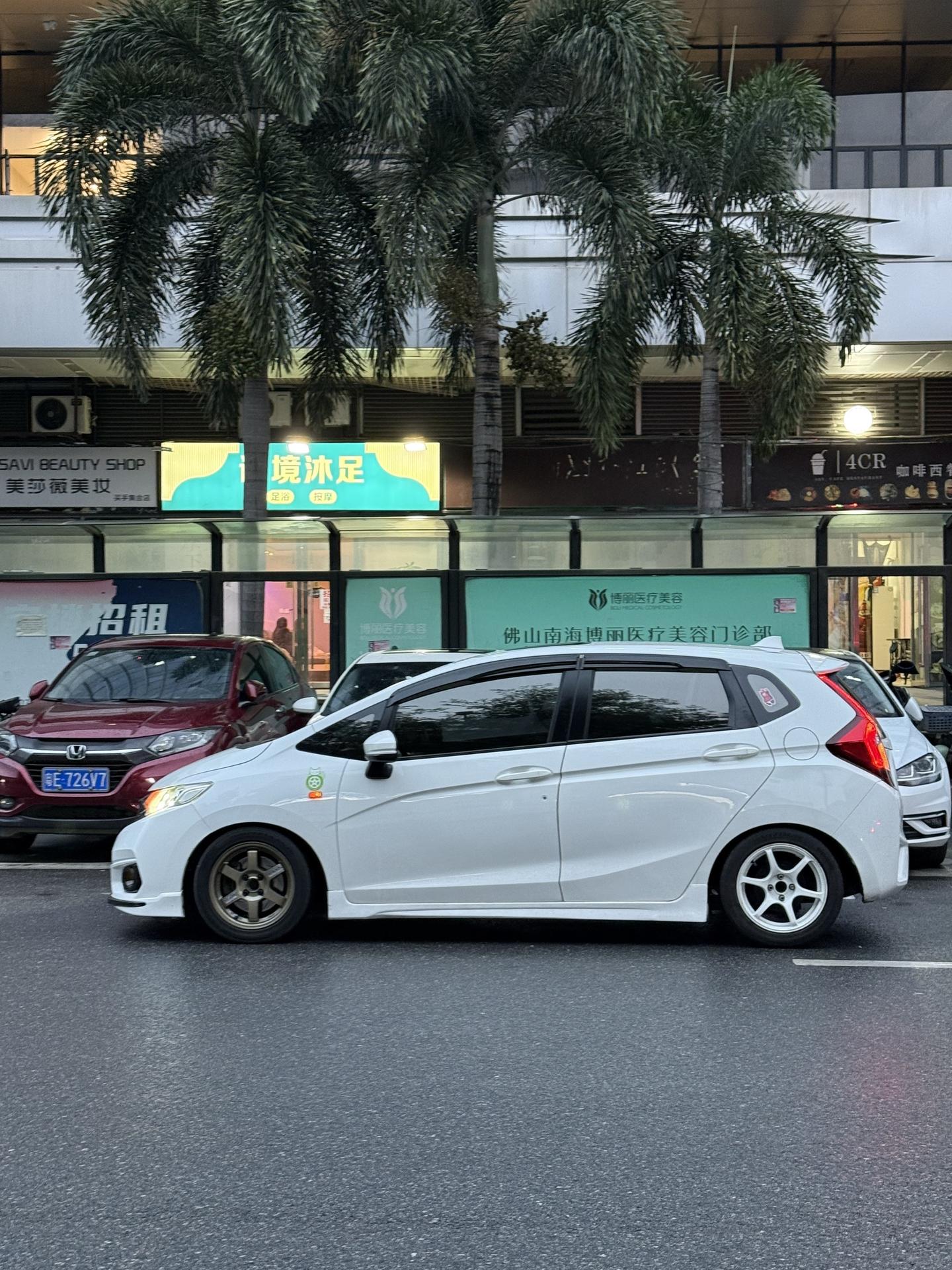 想换轮毂最好的借口。就是把旧那套卖了然后就可以换了😩