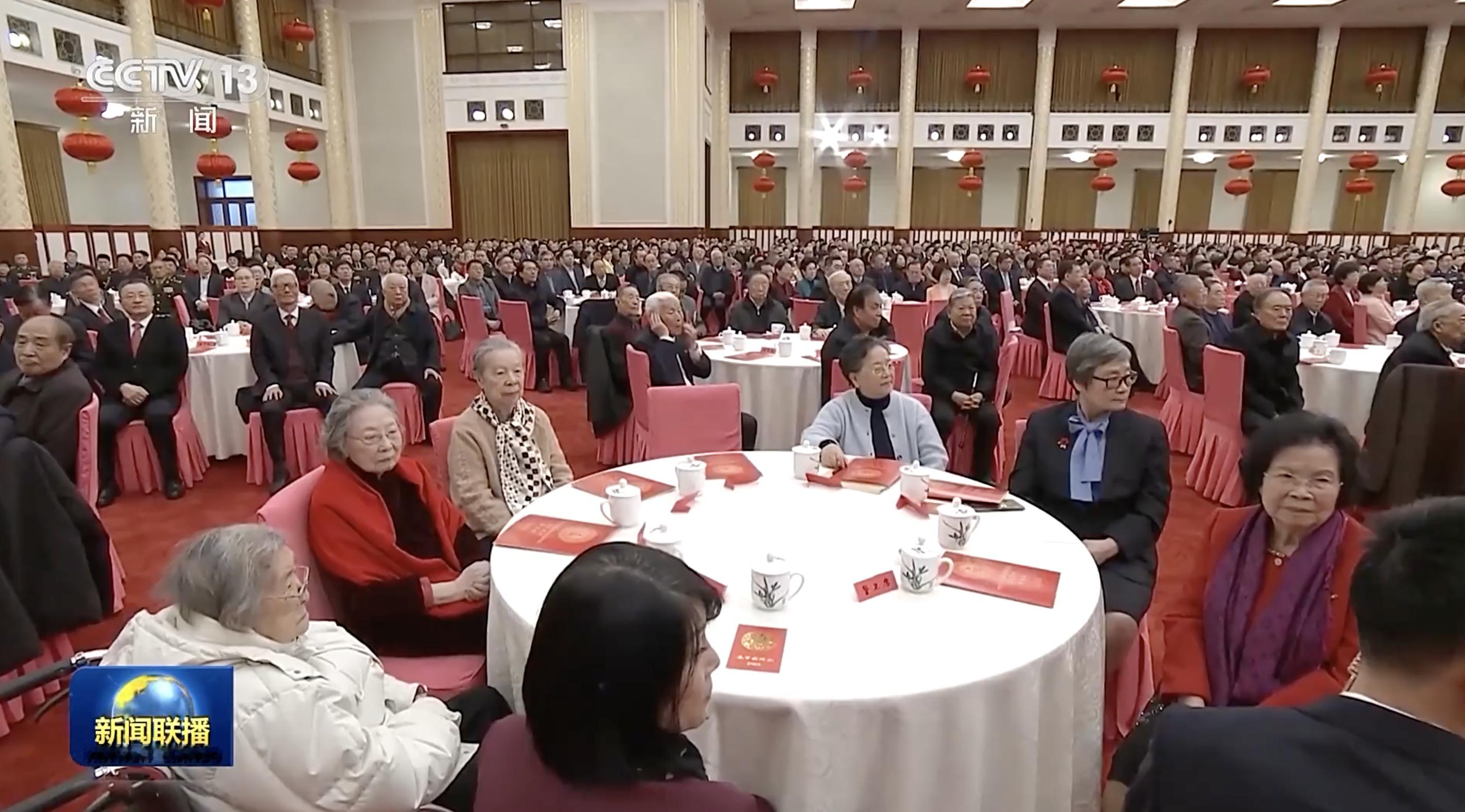 新春团拜，清茶一杯，这个“老规矩”传了八十多年。茶里泡着的不只是年味，更是从延安