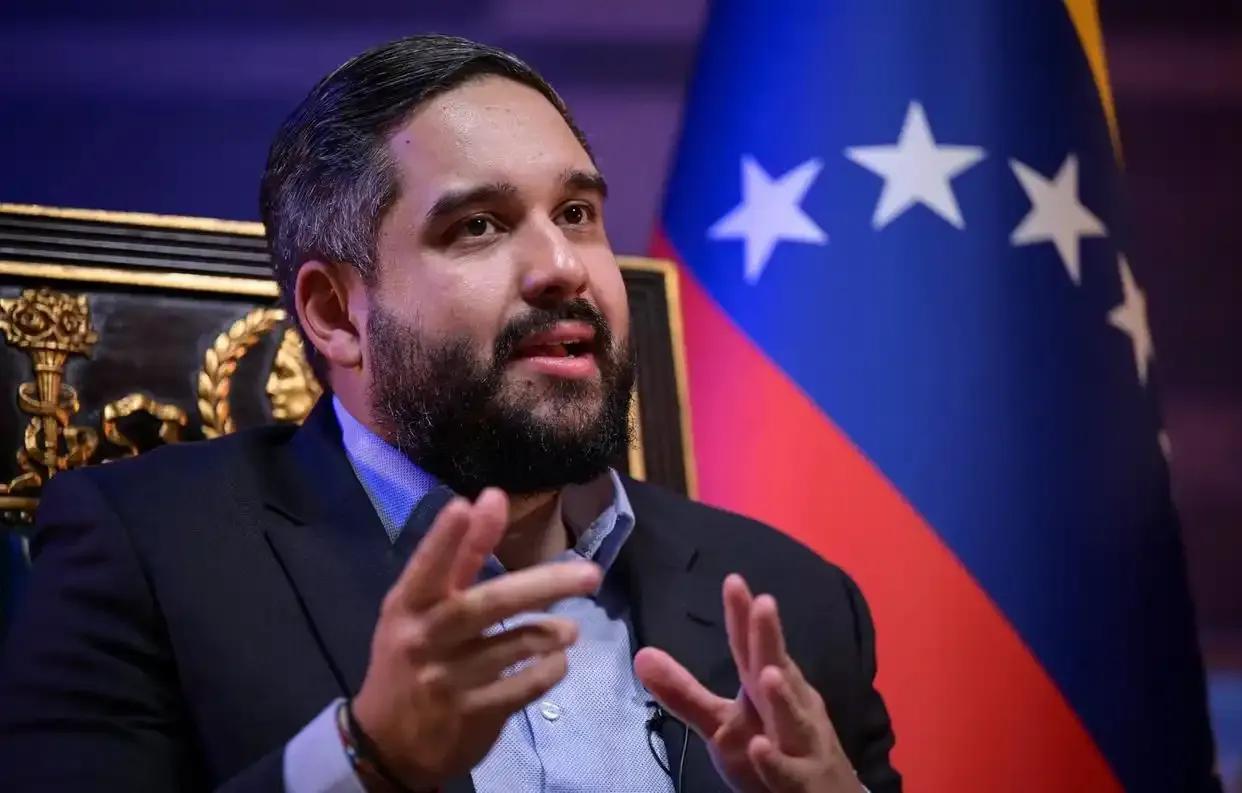 美国终究失败了！
自从马杜罗夫妇被美国抓走后，委内瑞拉没有控制住，副总统宣布准备