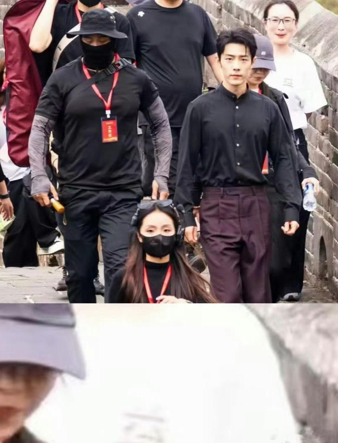 谁懂啊，金山岭长城上这哥一出来，我直接：报告，这里有人帅得太官方了！[拜托]肖战