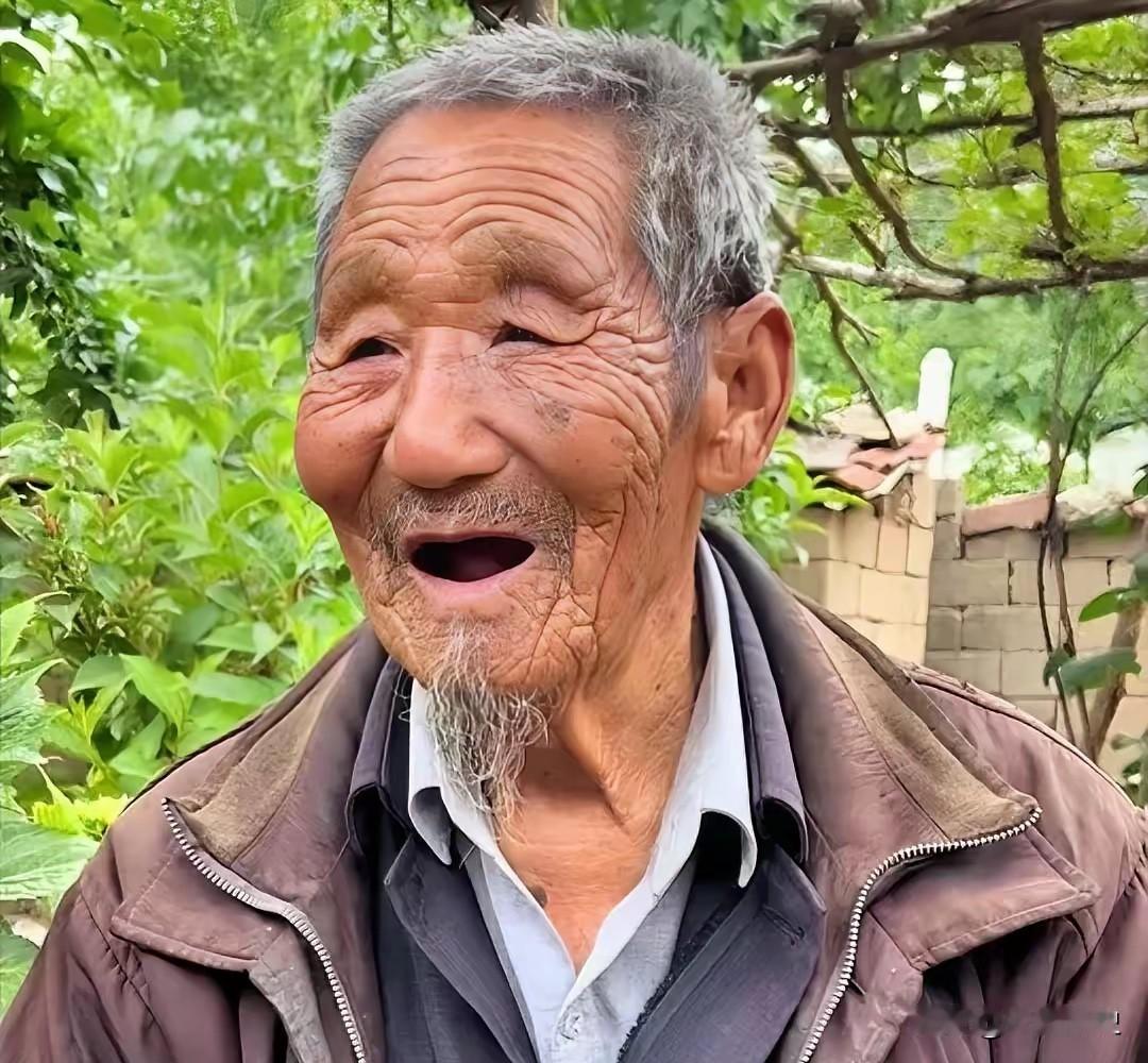 致敬老兵蹇兆增：一身薄衣跨江赴死，用血肉守护家国安宁

这个老头叫蹇兆增，山东淄