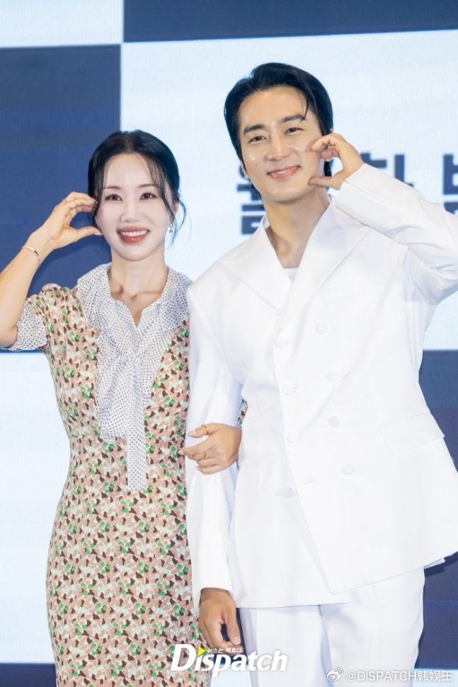 12日，演员宋承宪[超话]严正花李艾儿出席了主演新剧《金子般我的明星》制作发布会