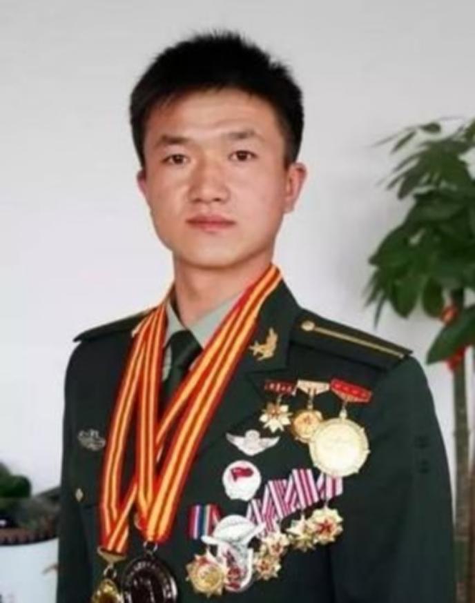 一等功臣战士张金涛，打败欧美13支特种部队，火线提干保送军校。荣立一等功的张金涛