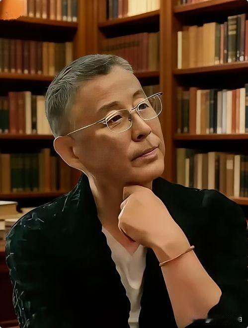 陈道明说：“当婚姻里不再有生理需求，朝夕相处的两个人成了搭伙过日子，守着婚姻的空