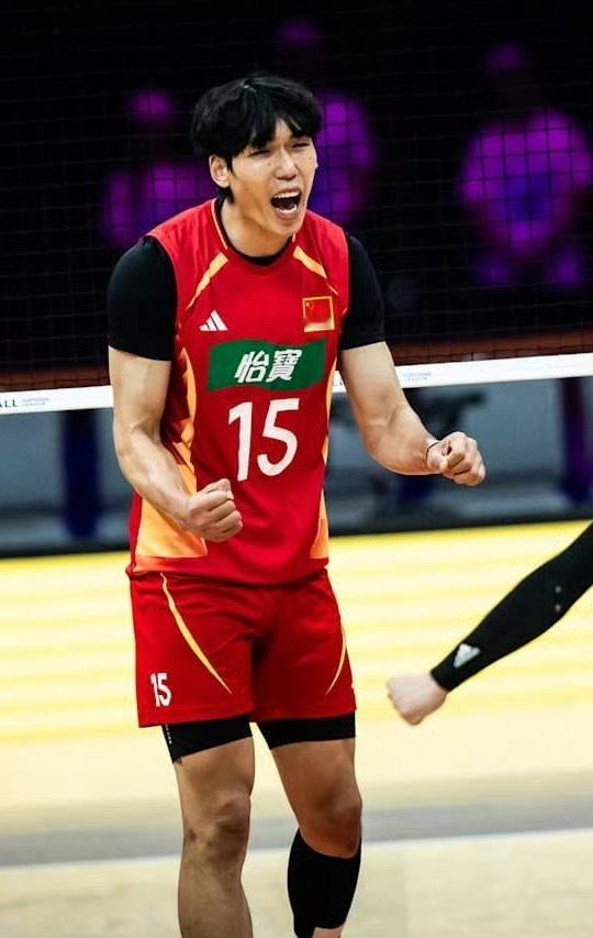 中国男排vs美国男排 海宁老头脑子进水，彭世坤去打接应你看好吗？为什么那么执着呢