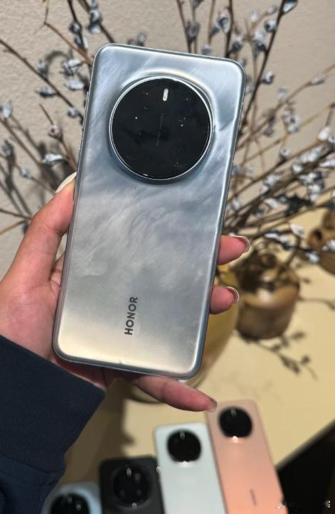 先不说实际产品怎么样，荣耀的气势是真的足，就得有这种信心，让友商三年内看不见尾灯