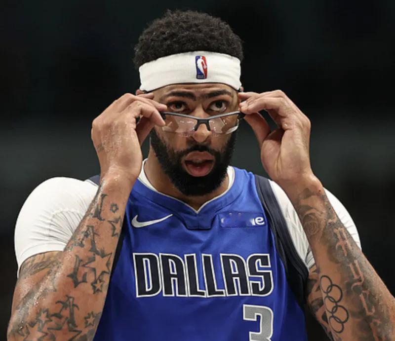 你敢信？？？
有一天，浓眉也会交易不出去？
如今，浓眉被摆上货架，可他却无人问津