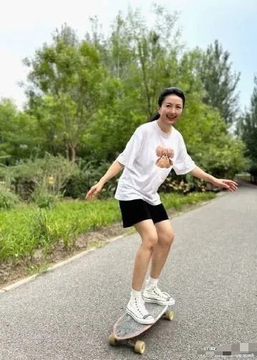 童年的噩梦，最毒的配角。如今都40多岁了，还像20来岁 