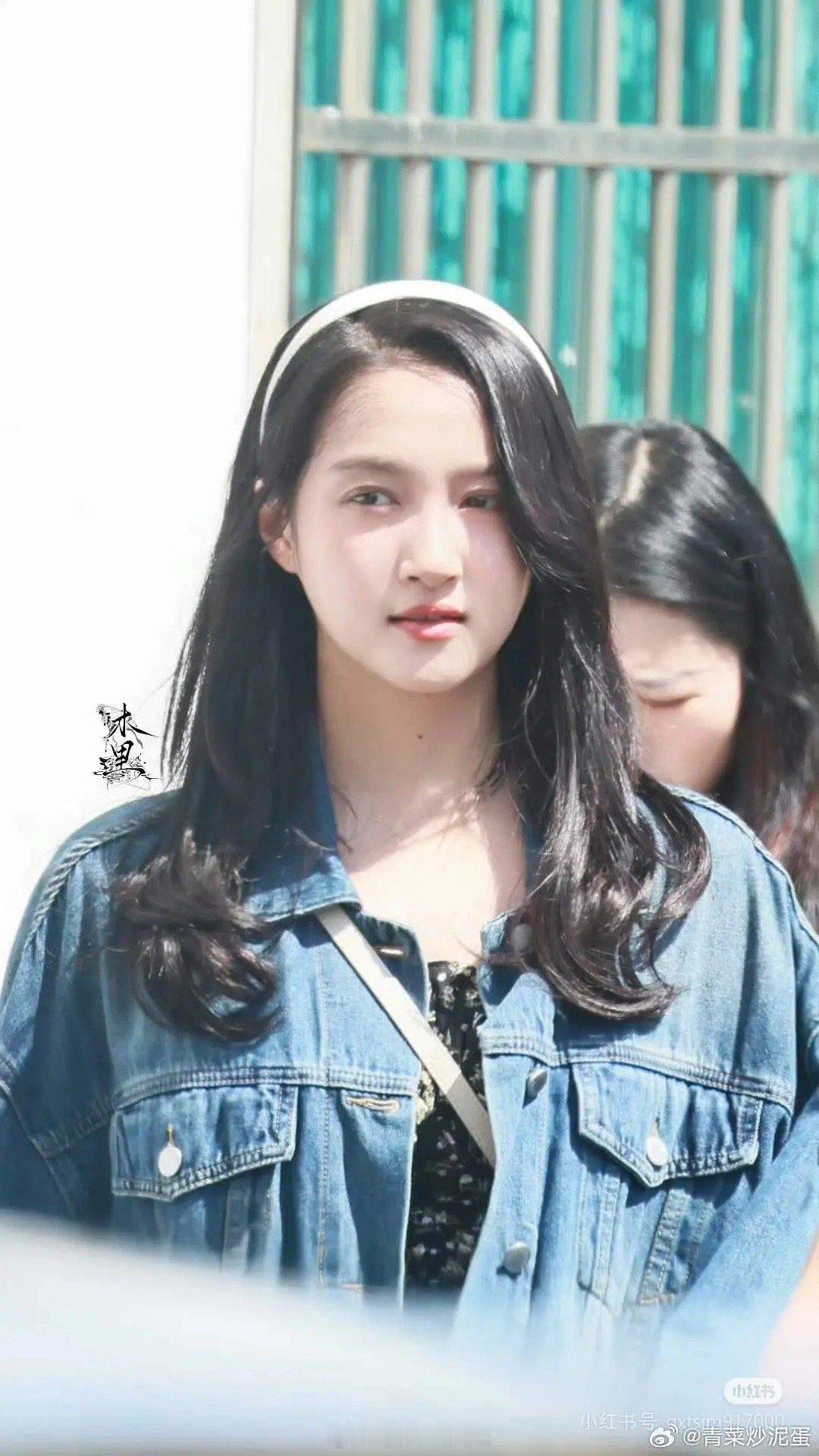 关晓彤是不是胖了 脸肿肿的 ​​​