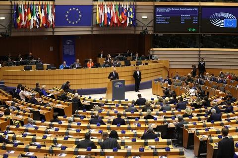 彻底炸锅！俄乌冲突四周年疯狂升级！基辅凌晨被炸，欧盟一边劝和一边送武器！
 
真