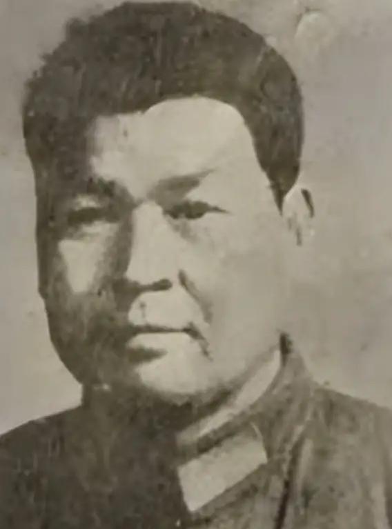 1972年，63军副军长余洪信因奸污妇女，被撤职并连降5级。他气急败坏，竟在深夜