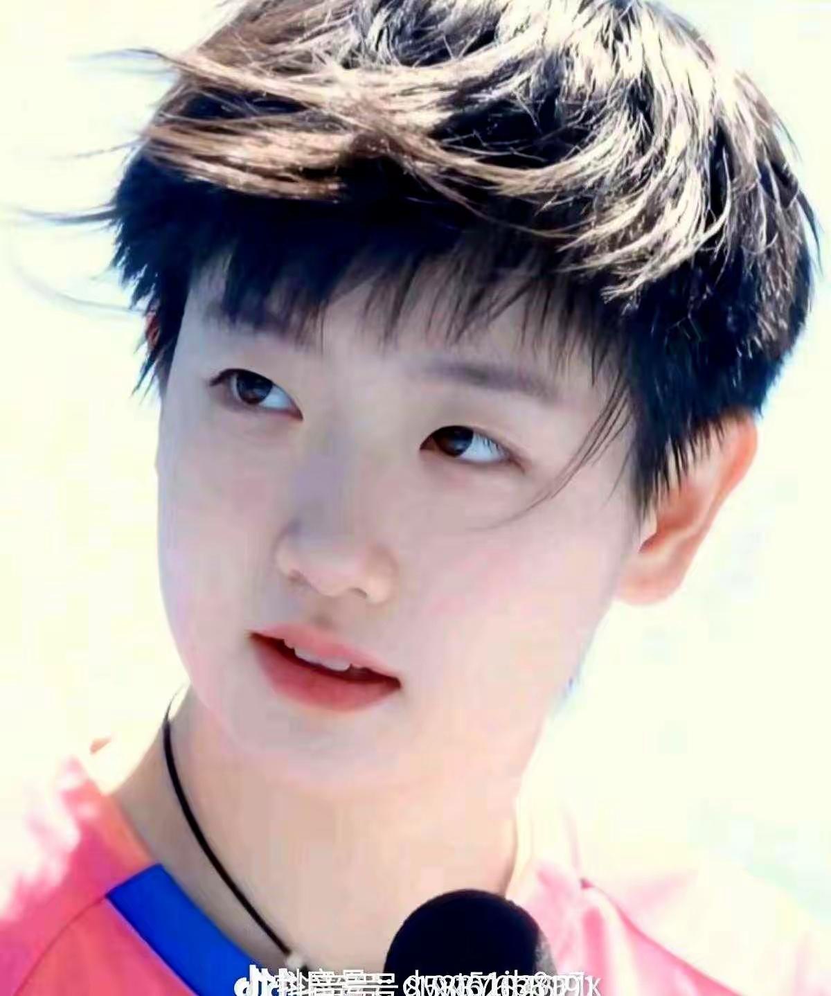 一个正手横扫千军，
一个反手赛场无敌，
会师女单决赛龙虎争霸！
技战术不分伯仲，