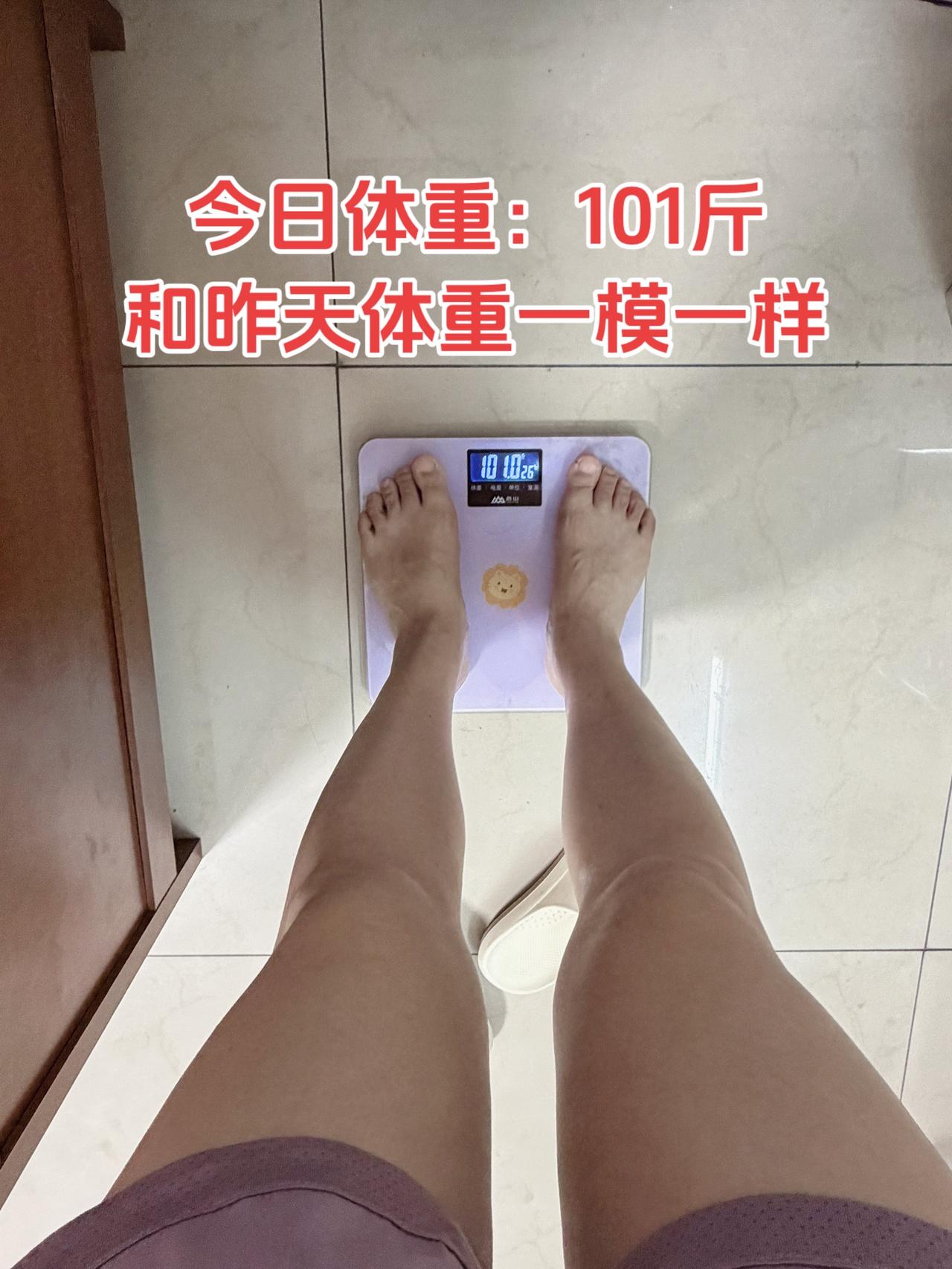 自律减脂健康餐，目标95斤，加油
今日减脂早餐：玉米+鸡蛋+番茄+玫瑰花茶
体重