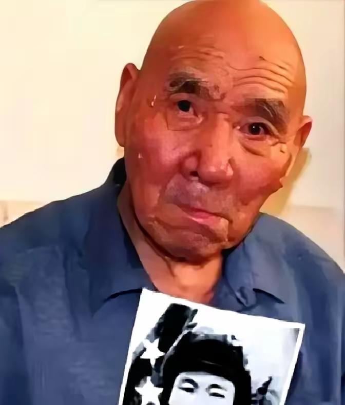 1953年，志愿军“打坦克英雄”苏吊蛋受到接见，伟人嫌这名字实在不雅，提笔帮他改