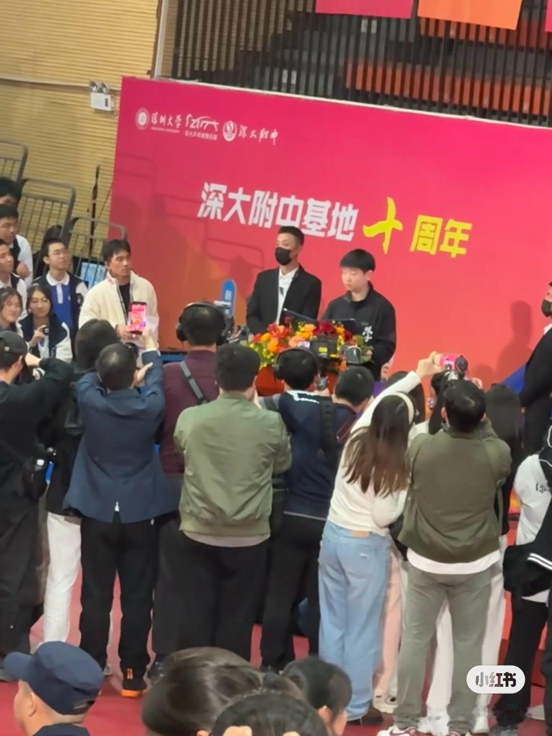 孙颖莎  在演讲了～ 