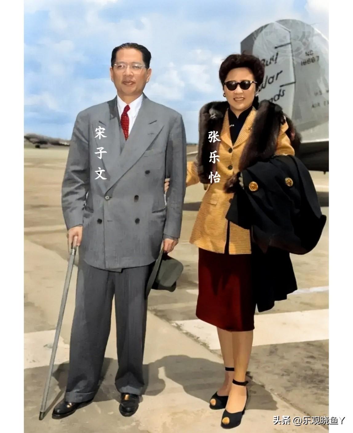 这才是1945年51岁宋子文与38岁夫人张乐怡在旧金山机场的真实样貌，这可不是演