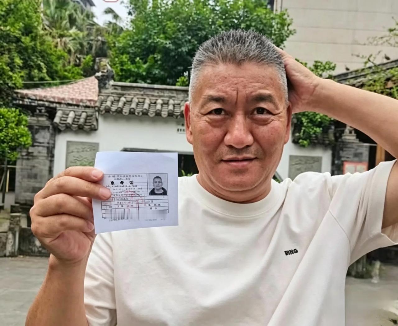 梁实59岁再战第30次高考，是追梦还是自我感动？
 59岁的梁实再度走进高考考场