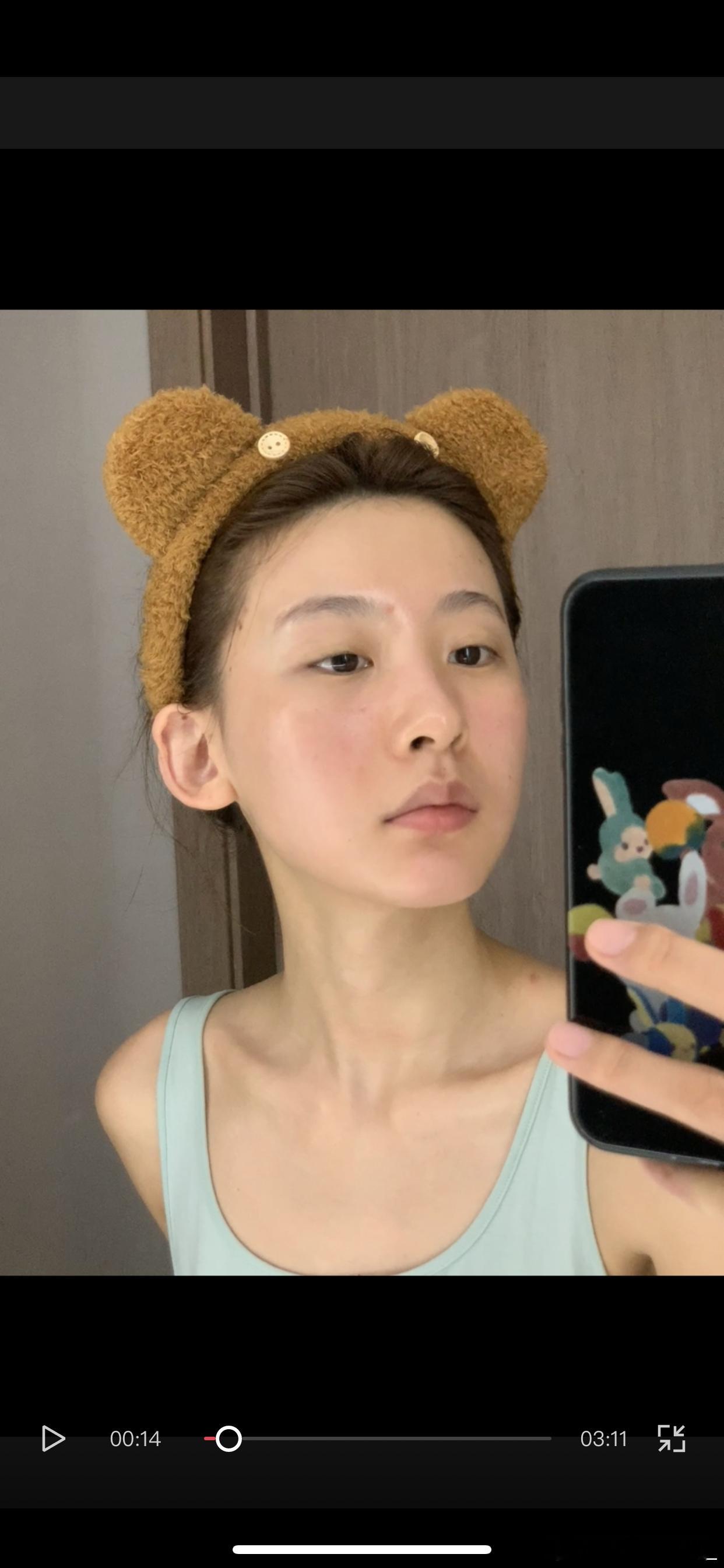 这个小玩意儿挺好用，那天上山回到家脸直接不行了又烫又红的，涂了个这个第二天差不多