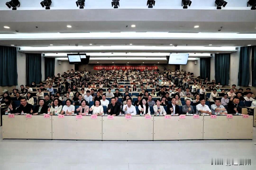 破1.1亿！黄岩“产品经理思维”浙大出圈。

4月10日晚，黄岩区委书记徐礼辉在