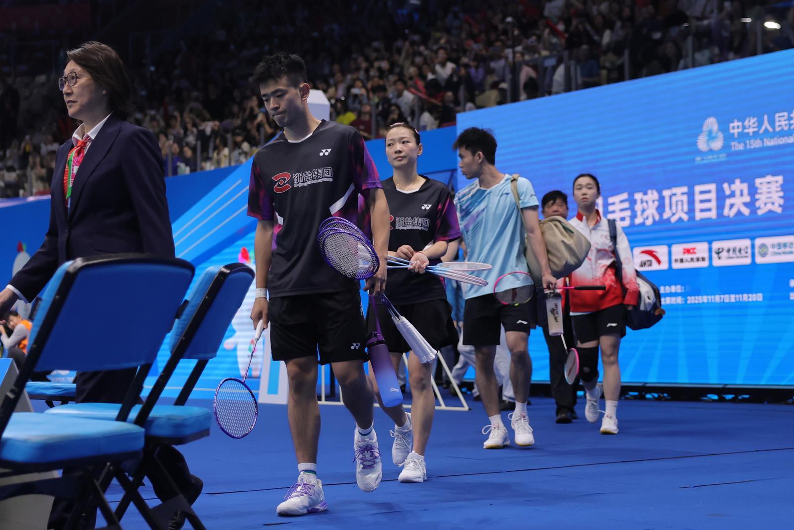 一把球拍，松弛感满满